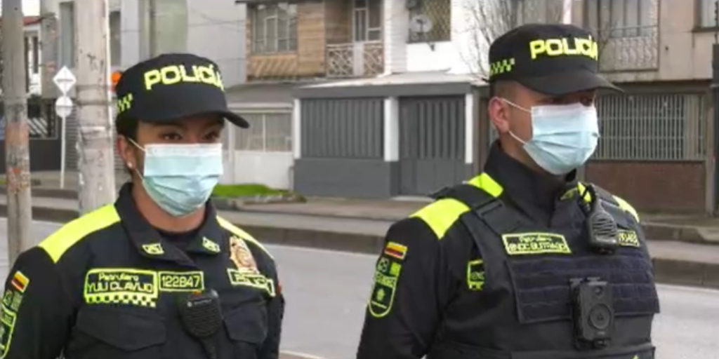 ¿Cómo identificar un uniforme de policía real?