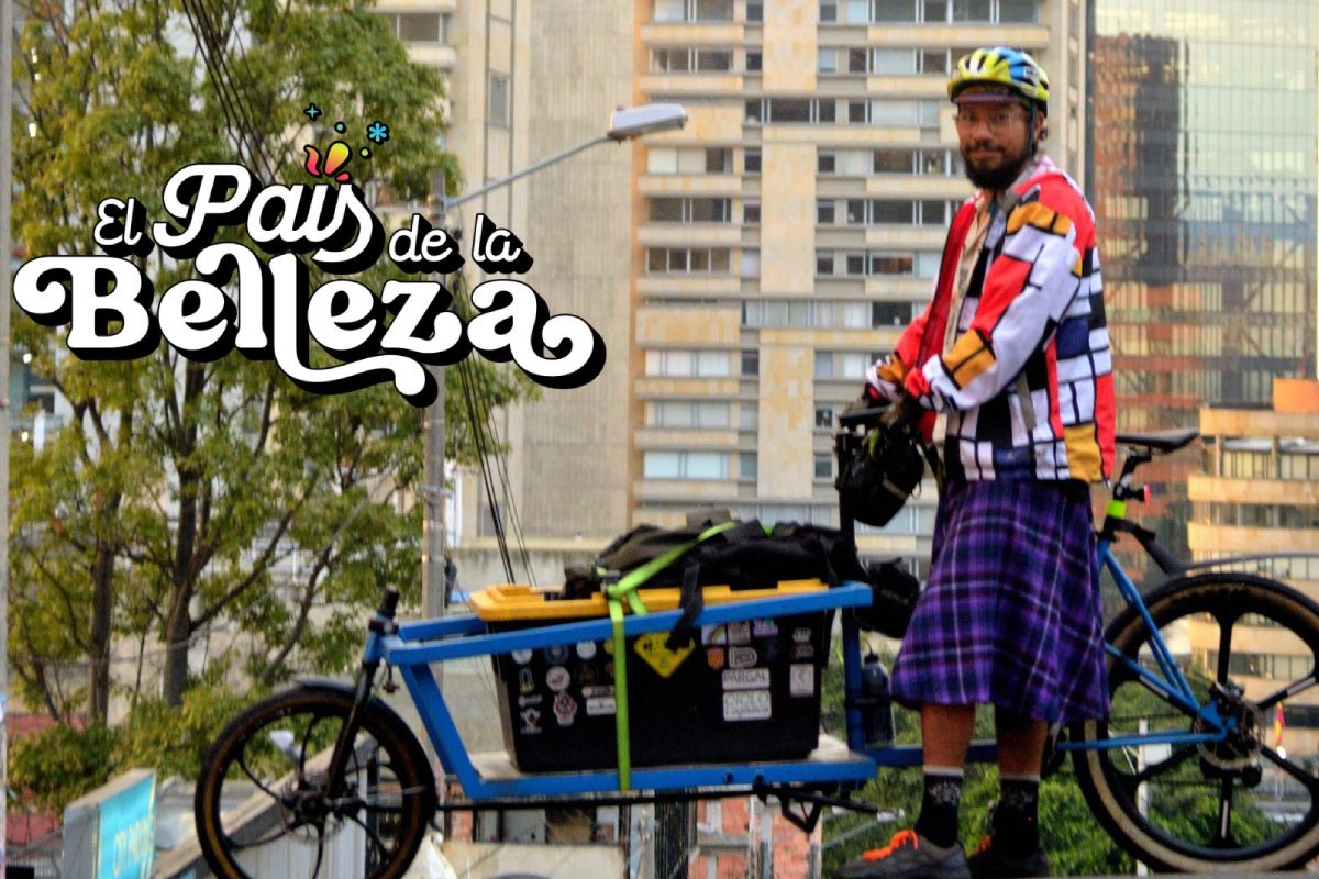 El hombre que pedalea la ciudad para cumplir los deseos de la gente