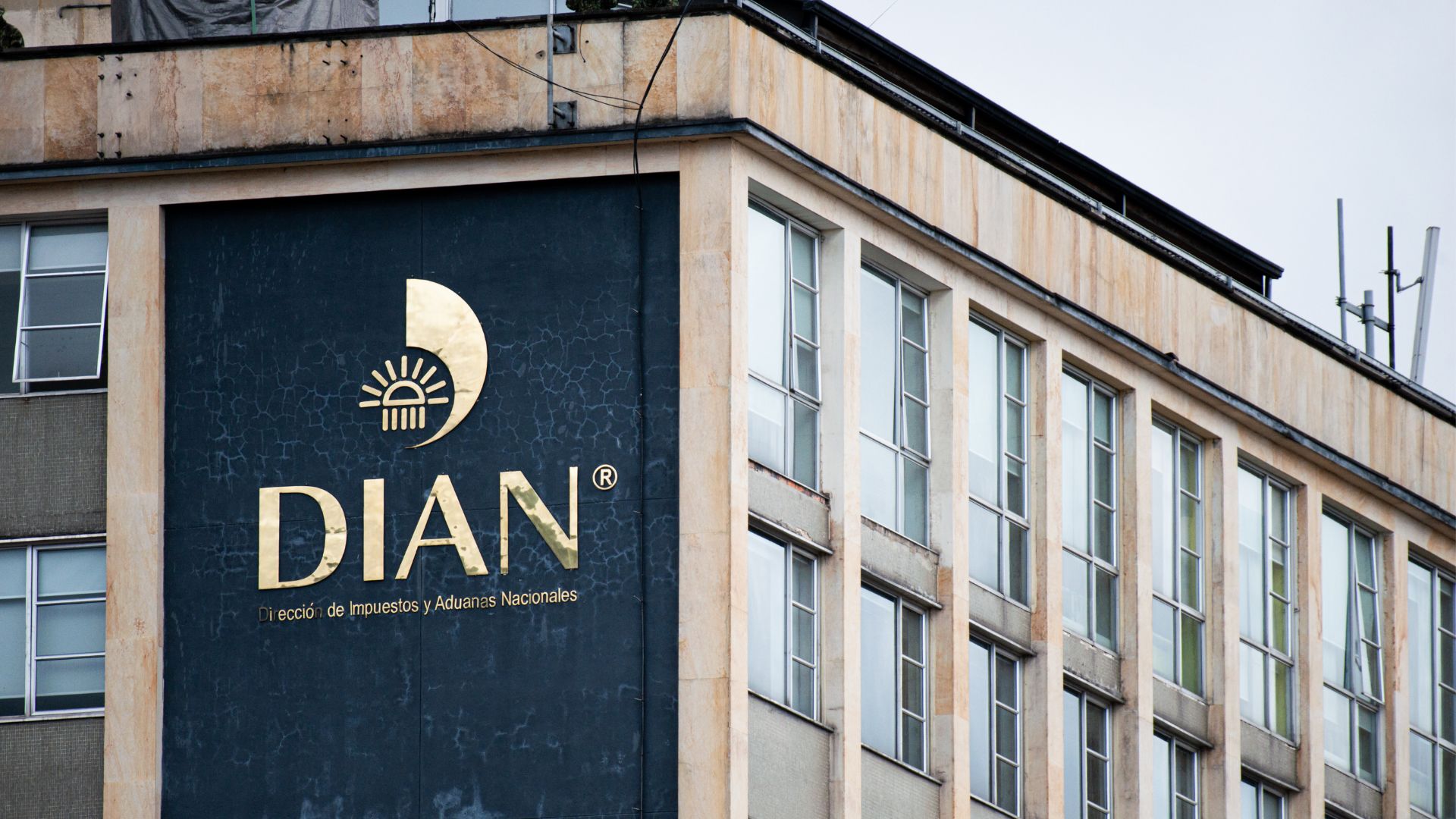 La DIAN denuncia a contribuyentes morosos por incumplimiento en el pago de impuestos