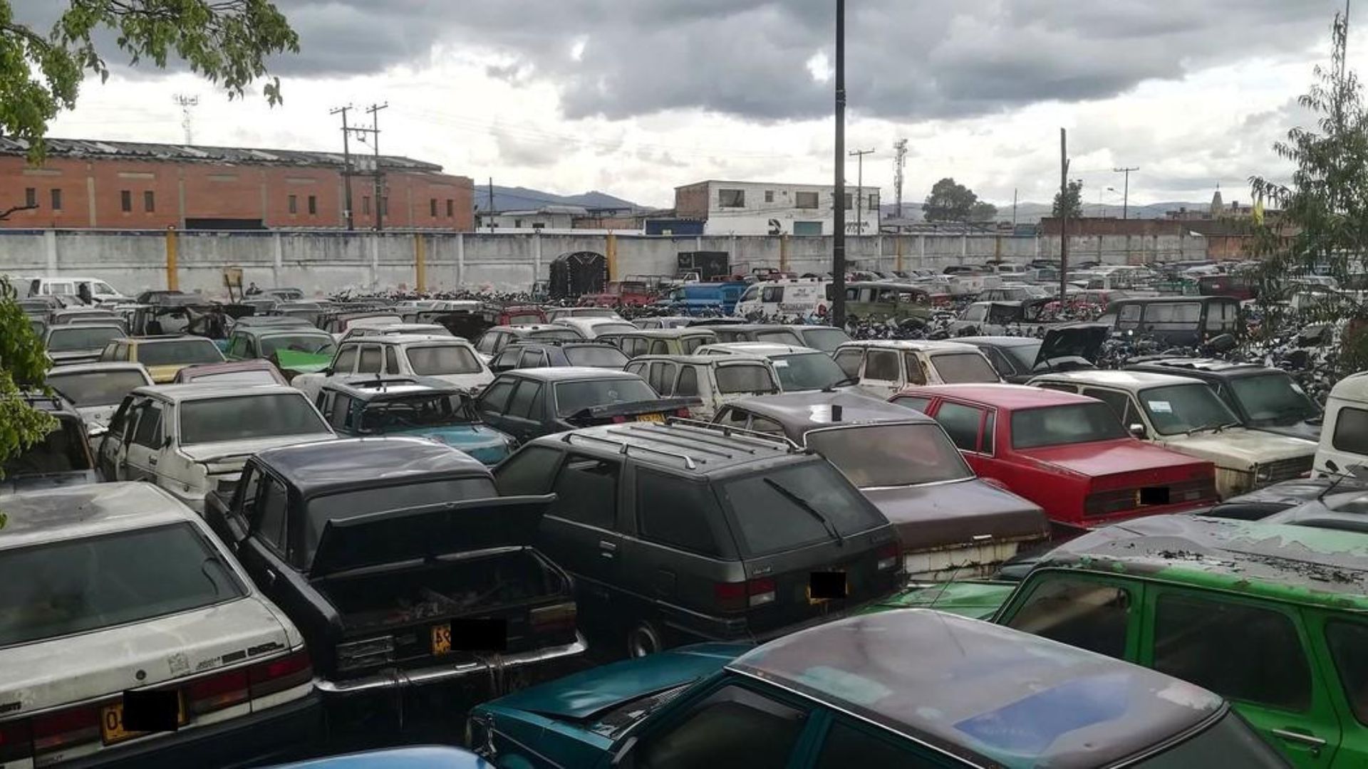 ¿Su carro o su moto está en los patios? Le contamos cuáles son las facilidades en los trámites para sacarlo