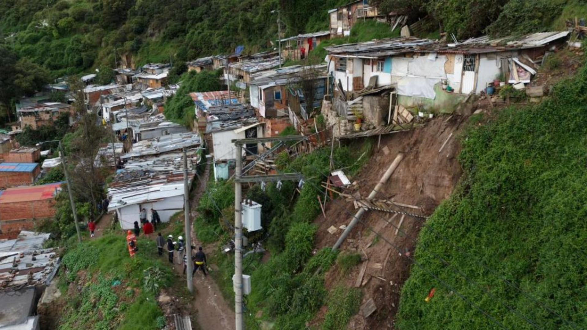 Deslizamiento de tierra en San Cristóbal deja más de 50 personas afectadas