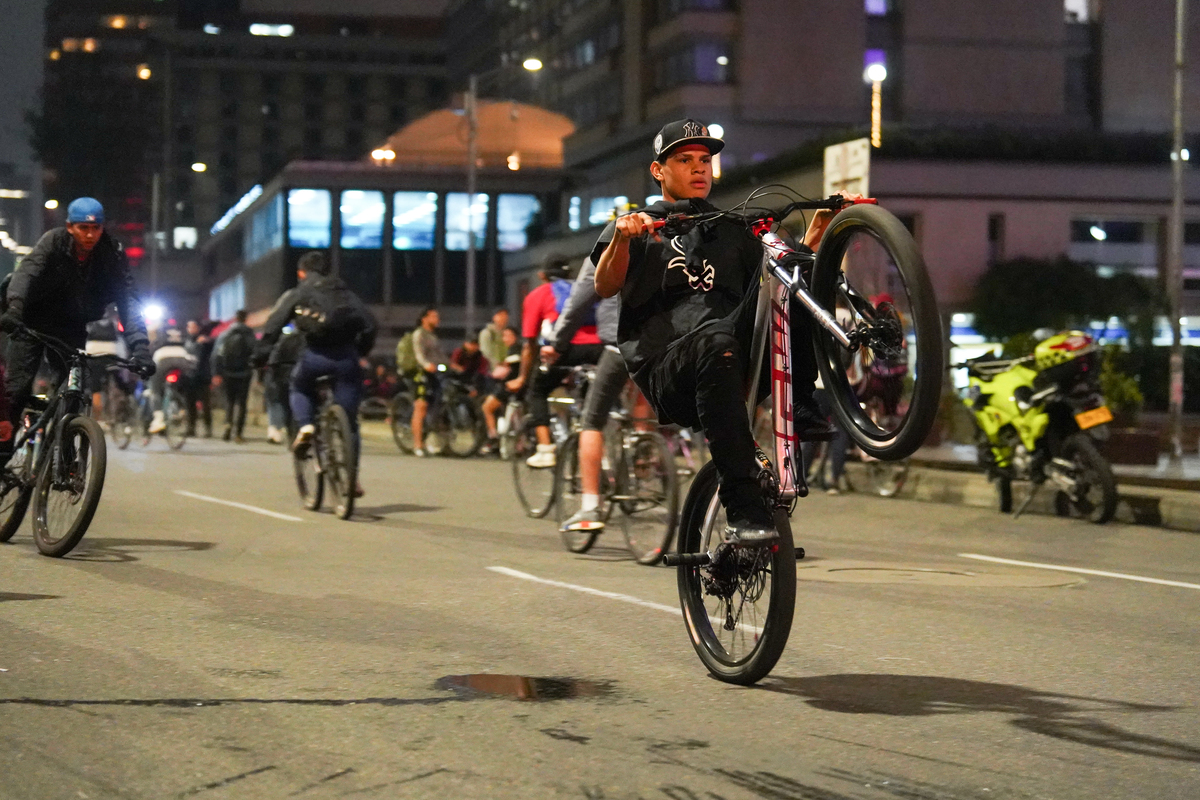 Vuelve la Ciclovía Nocturna: viva la navidad en Bogotá sobre ruedas