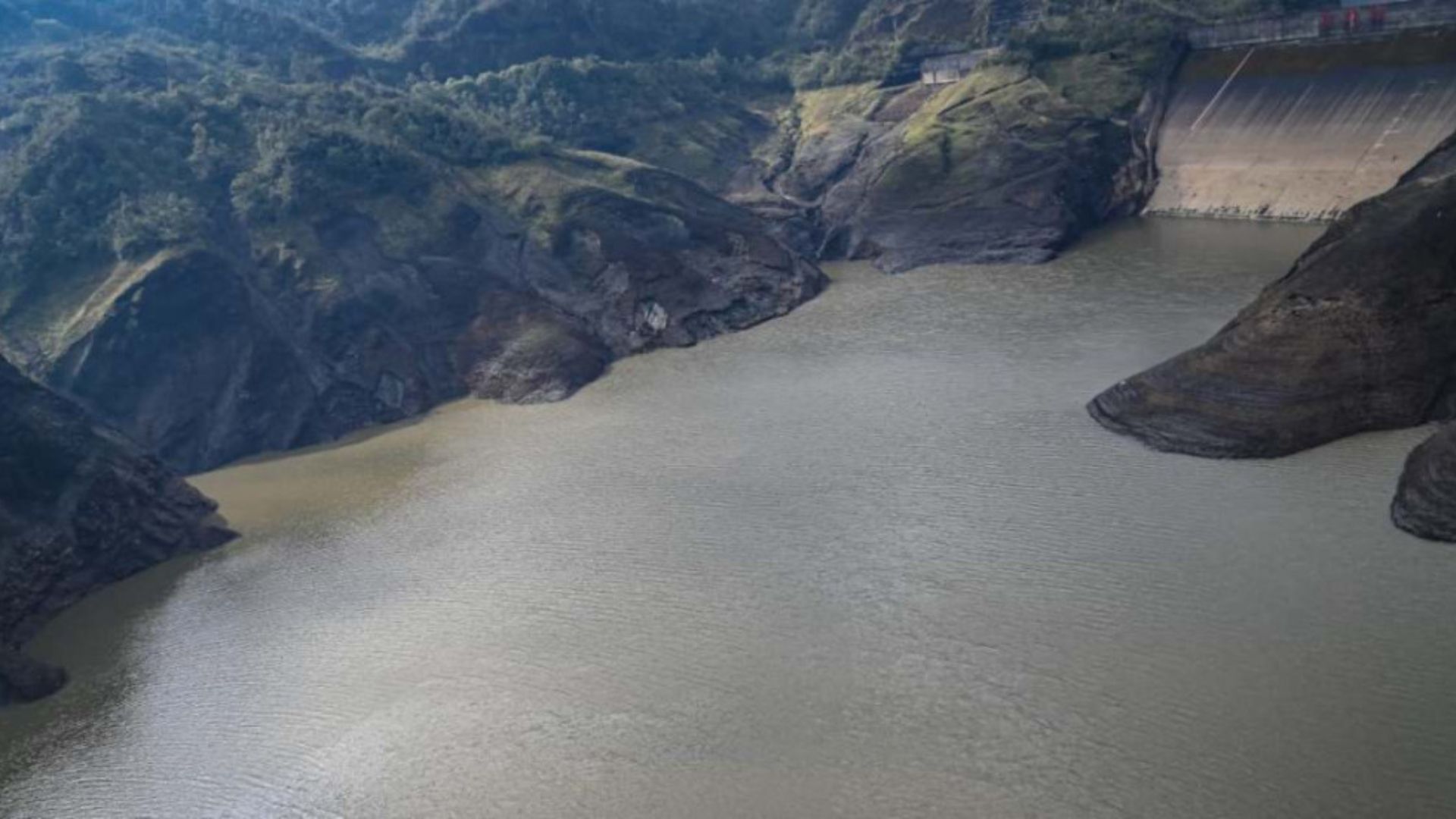 “Tendríamos posibilidades de levantar el racionamiento de agua en abril”: alcalde Carlos Fernando Galán