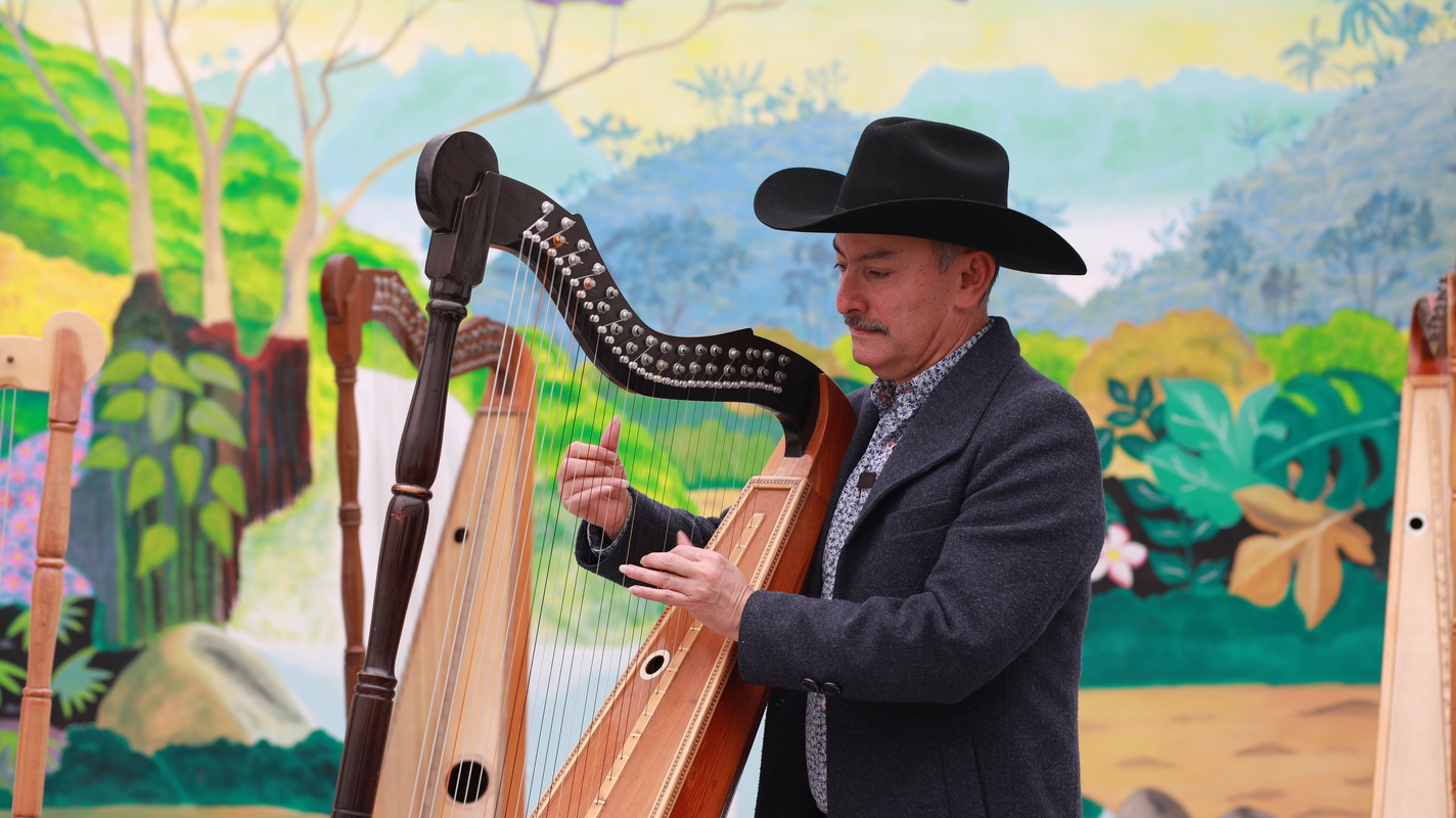 Arpas, cuatro y corazón desde Joropo al Parque
