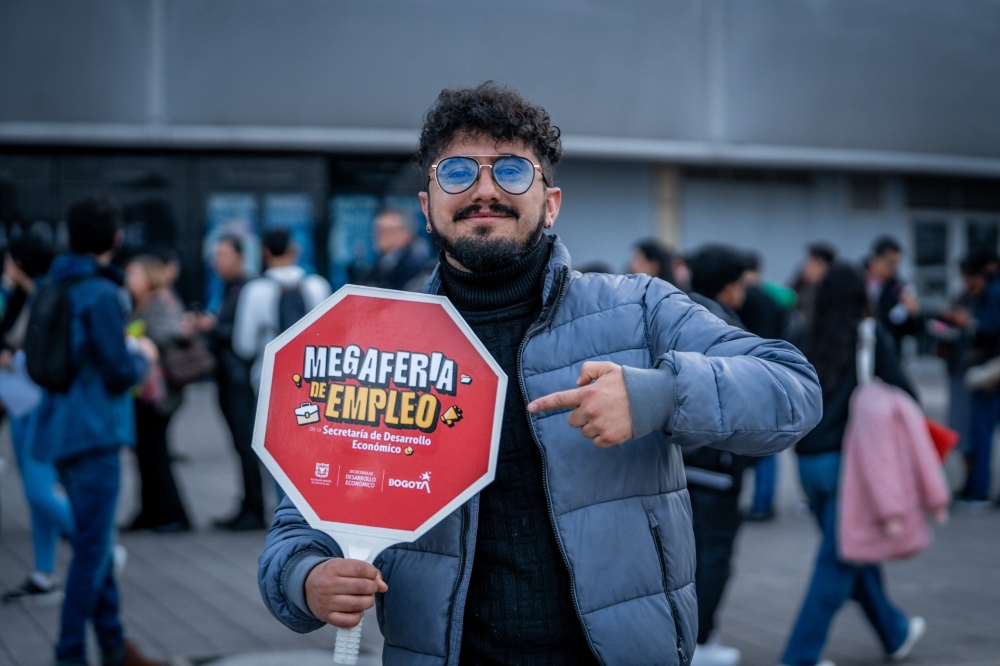 Joven asistente a la Megaferia de Empleo del Distrito