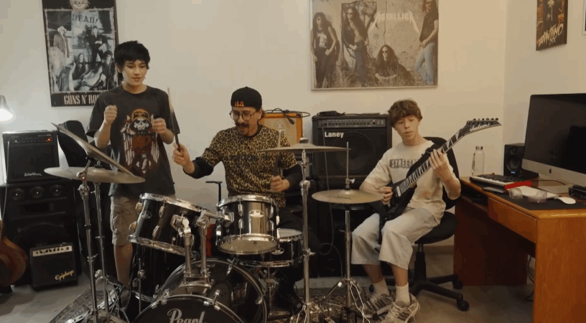 Banda de metal Titanio junto a Chema