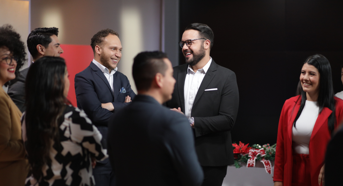 Foto de Jenny Bastidas, Estefanía Maldonado, Carlos Díaz, Miguel Porras, Yerson Caucha, José Chinchilla, Alexandra Molina y Alex Vega. (izq a der)
